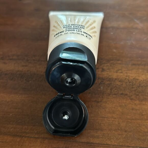 MAC Silk Mittens HAND CREAM : COCONUT 30 ML & Strobe Pinklite &  Ipsy bag new - Picture 14 of 14